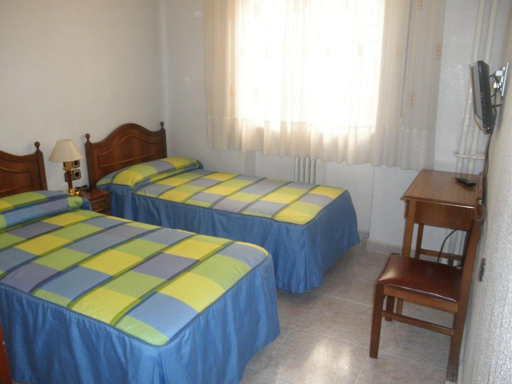 Hostal Los Andes Madrid Exterior photo