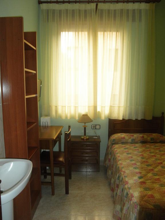 Hostal Los Andes Madrid Exterior photo