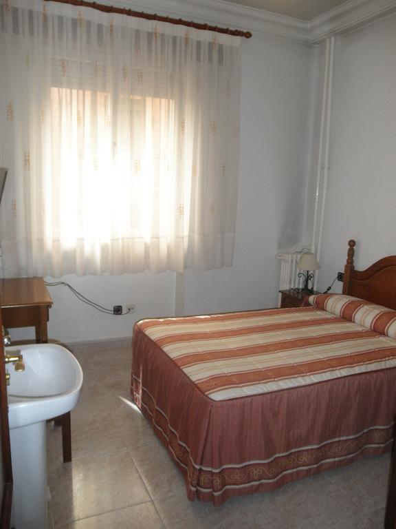 Hostal Los Andes Madrid Exterior photo