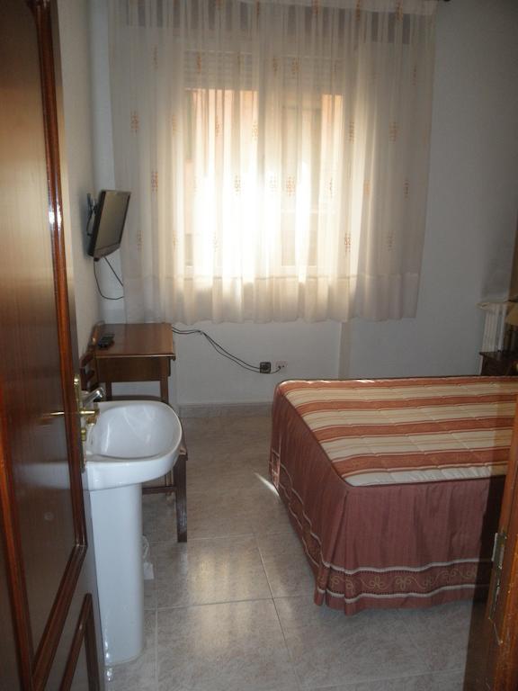 Hostal Los Andes Madrid Exterior photo