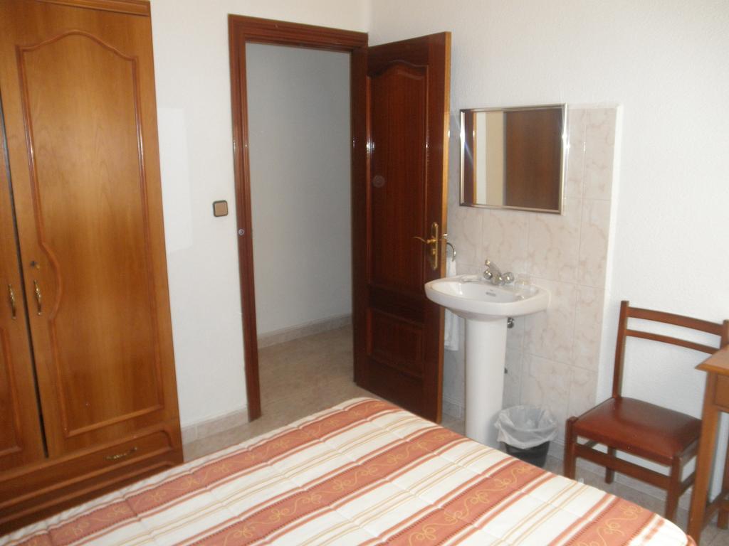 Hostal Los Andes Madrid Exterior photo